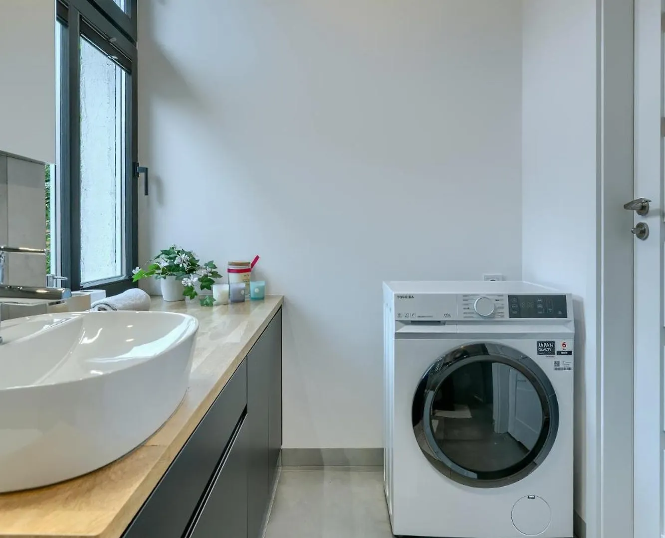 Devon Apartment
